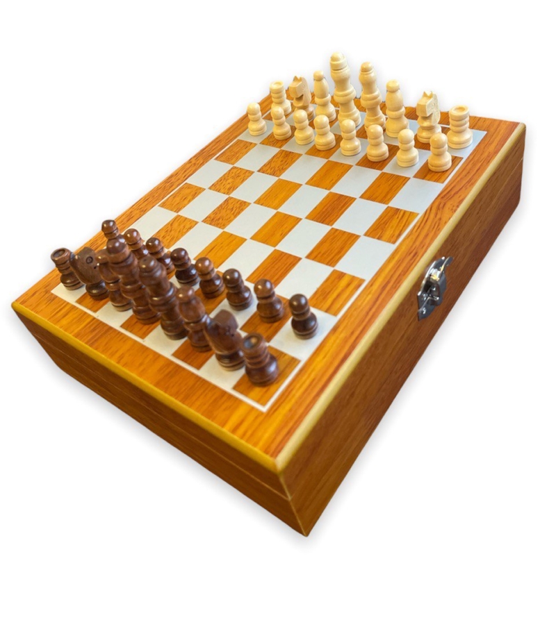 Chess set with Georgia flask and glasses - Image 2
