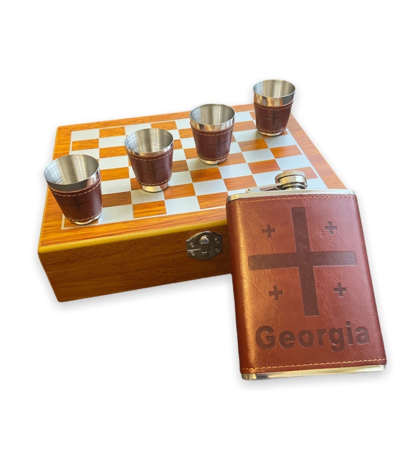 Chess set with Georgia flask and glasses - Image 3