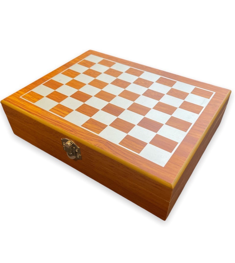 Chess set with Georgia flask and glasses - Image 5